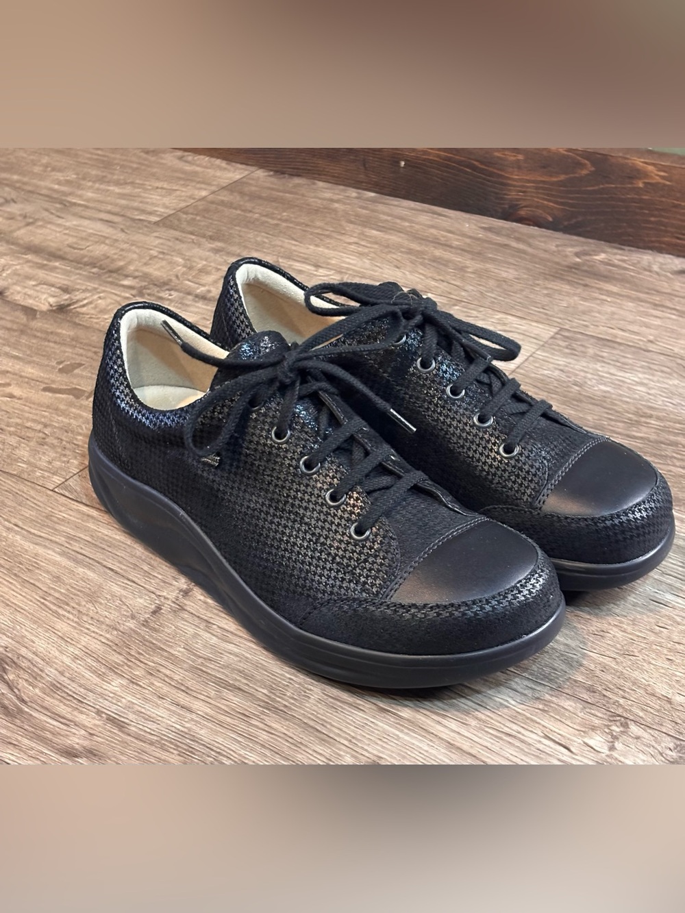 Finn Comfort Women’s 5.5 W Black Lace-Up Shoes